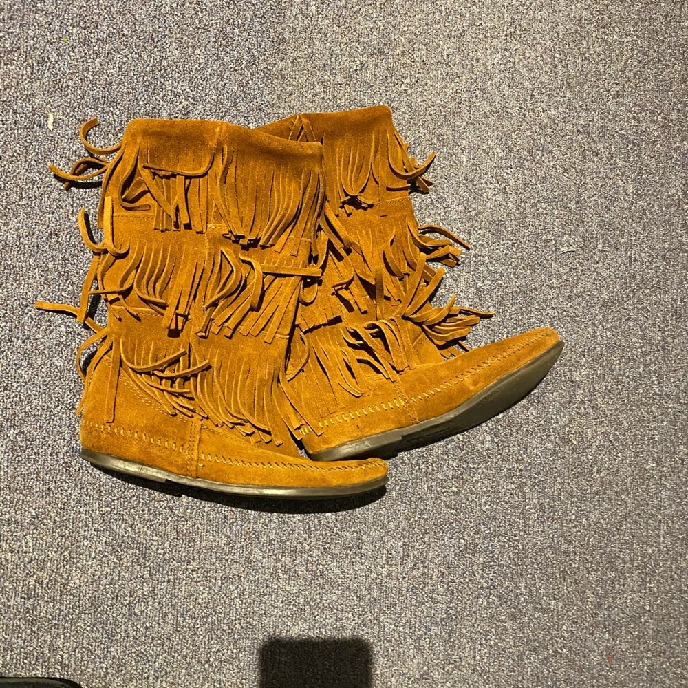 Minnetonka Tall Fringe Boots GREAT CONDITION